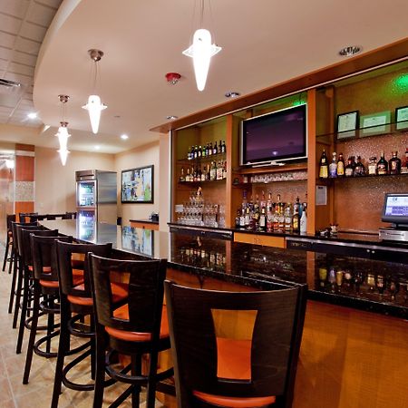 Holiday Inn Hotel & Suites Gateway By Ihg Γουίλιαμσμπεργκ Εξωτερικό φωτογραφία