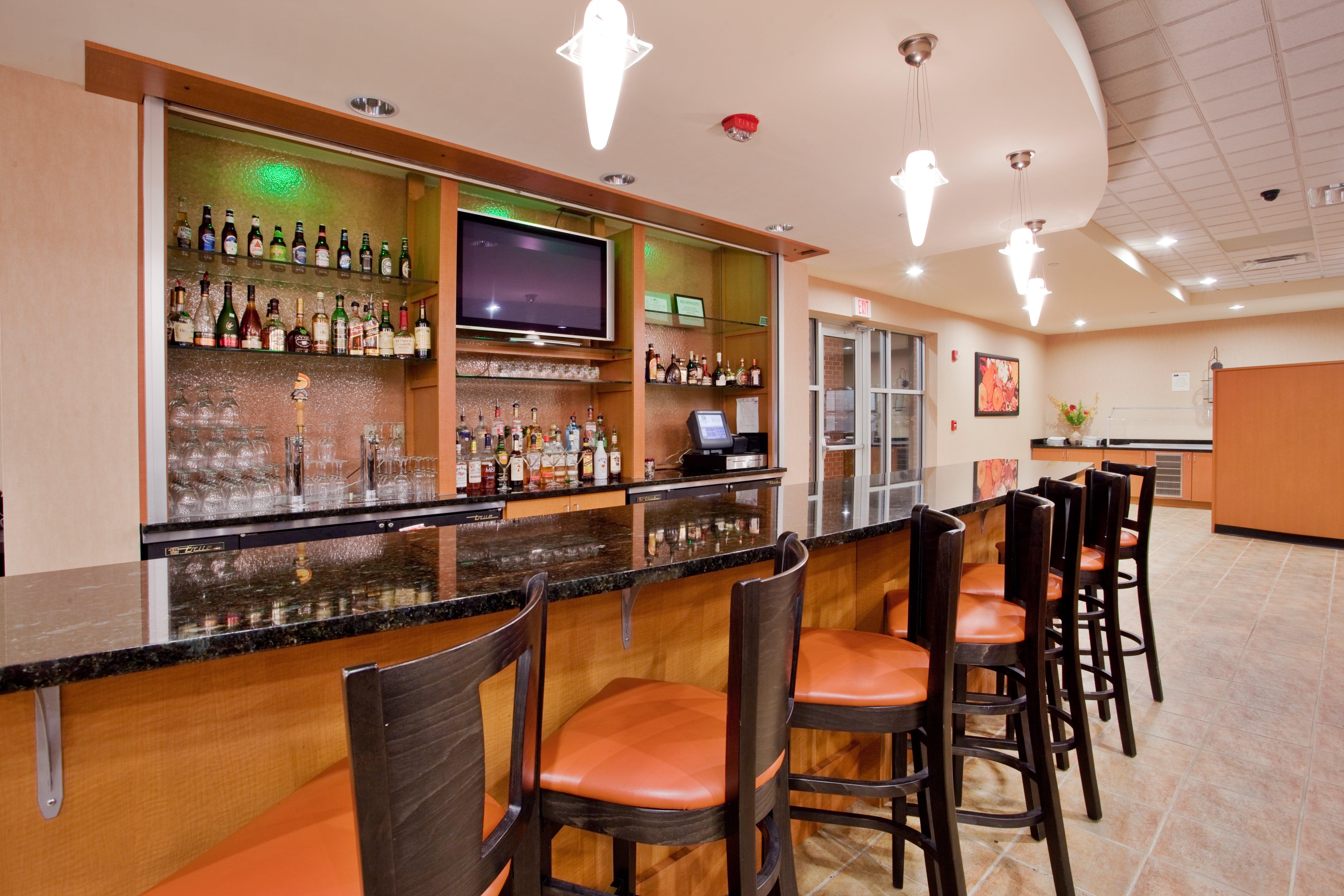 Holiday Inn Hotel & Suites Gateway By Ihg Γουίλιαμσμπεργκ Εξωτερικό φωτογραφία